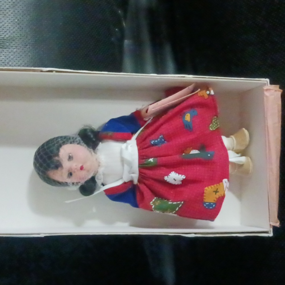 Madame Alexander 8'' doll,  Red Plaid Wendy, NIB NRF 37286